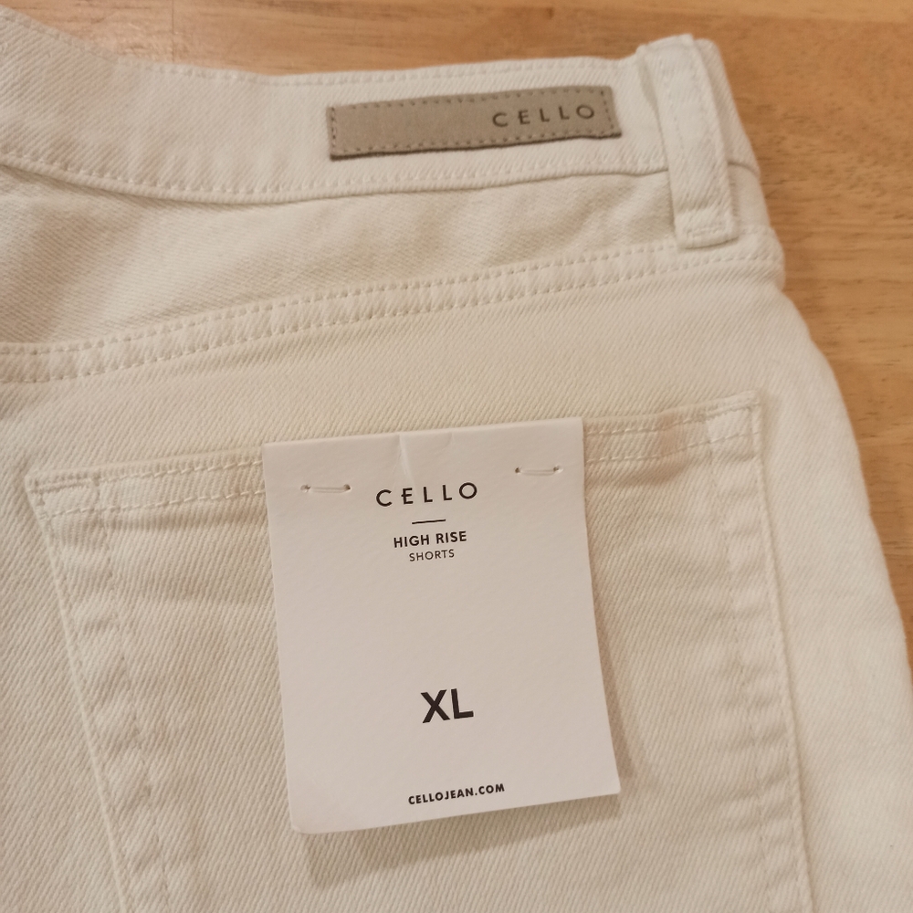 NWT women's Cello White Boyfriend cutoff Shorts SIZE XL - Picture 12 of 16